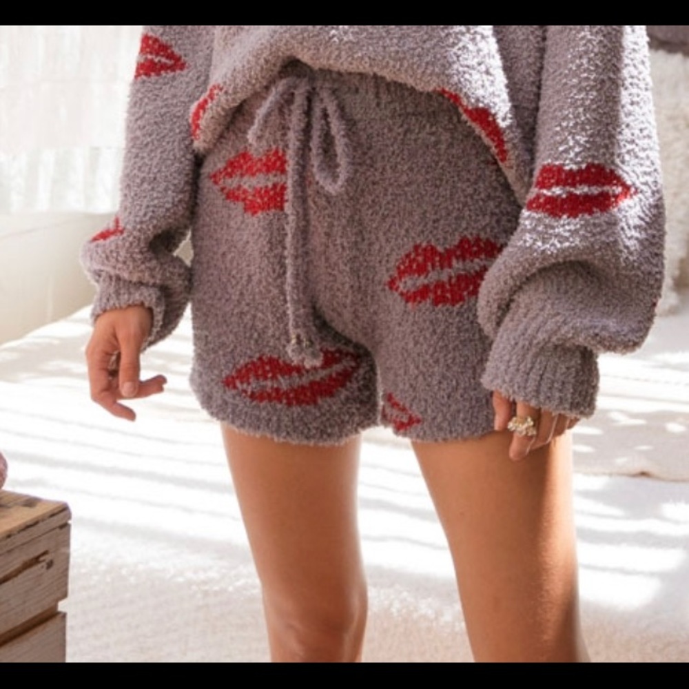 POL Kiss Me Lips Berber shorts